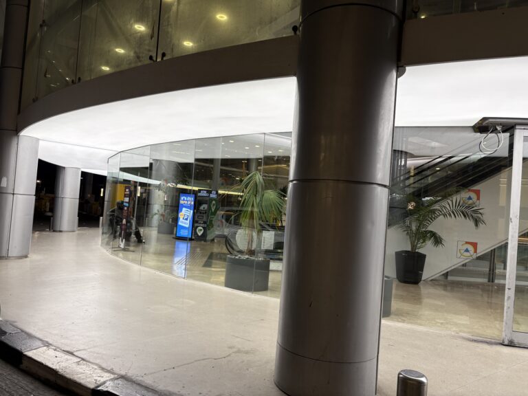 תל-אביב קניון עזריאלי תקרה מוארת