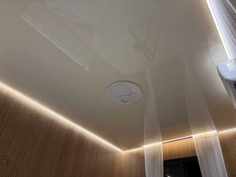 Глянцевые натяжные потолки в Израиле